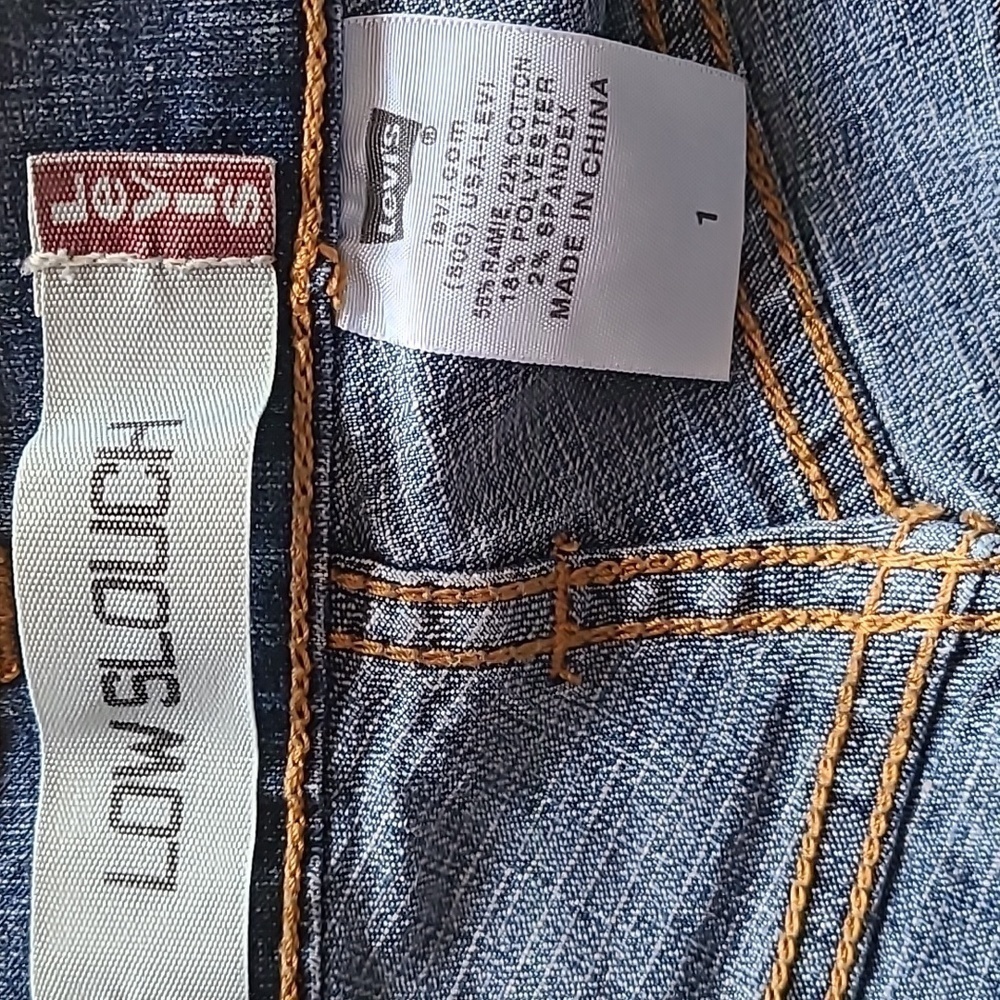 Levi's Low Slouch Capri Jeans - Picture 8 of 8